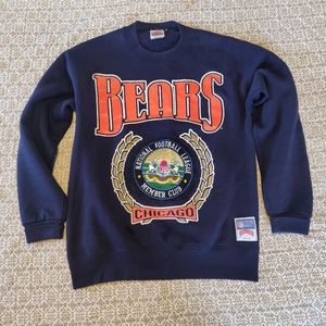 Vintage Chicago Bears Medium Crew Neck Sweatshirt with Embroidered NFL Patch.